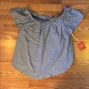 Off shoulder women’s top. Tags still on